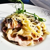 ПАСТА С ГРИБАМИ, БЕКОНОМ и СЛИВКАМИ