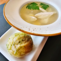 CHICKEN BROTH WITH EGG AND CROUTONS